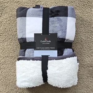 Cuddl Duds Black & White Sherpa Throw Blanket - 50 X 60"